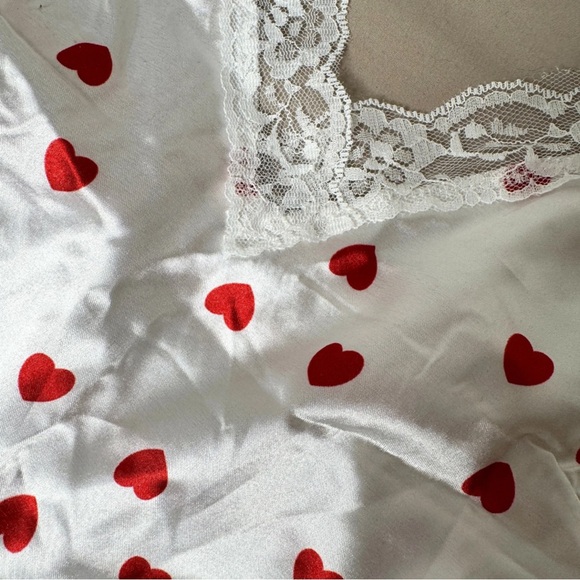 NWOT Heart Print White Satin Pyjama Set, Lace Detailing, Camisole & Shorts, SZ S - Picture 3 of 3